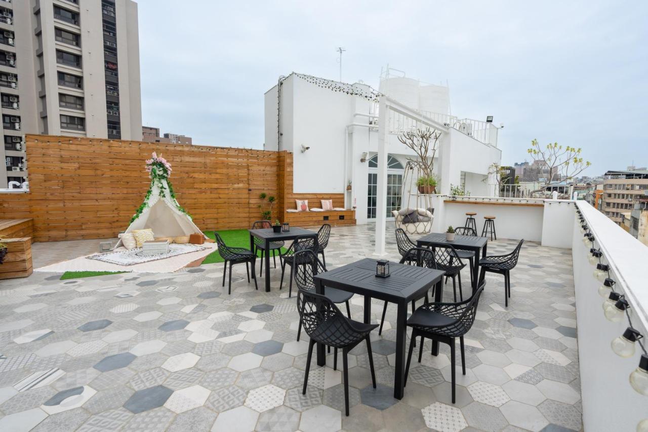 The Way Inn Taichung Exterior photo